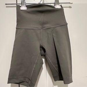 Lululemon Wunder Train High-Rise Short 8"